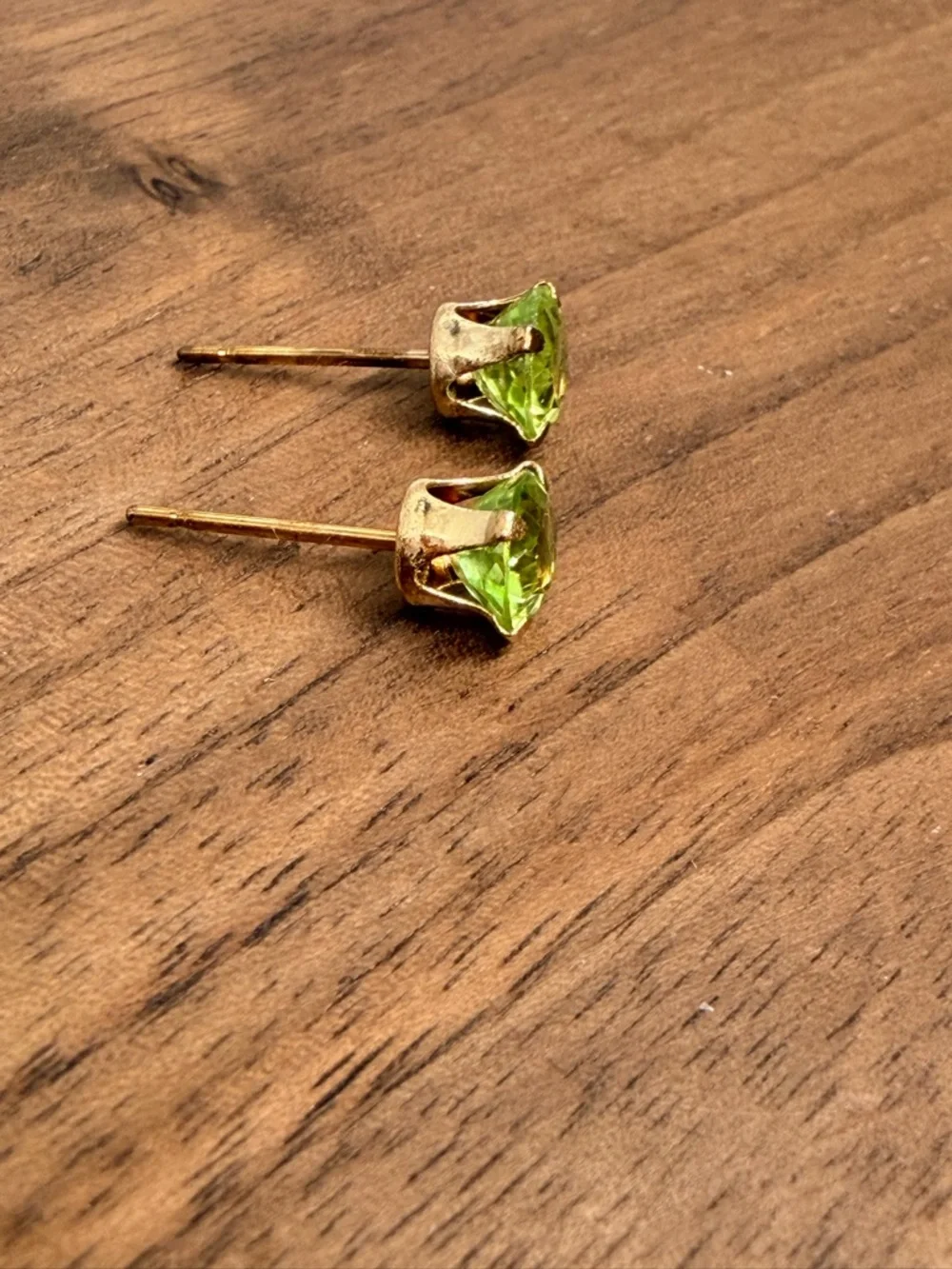 14k Gold 5mm Peridot Green Round Stud Earrings - Picture 3 of 7